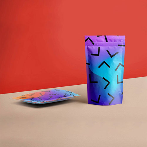Quelle est la différence entre une pochette plate et une pochette debout ?