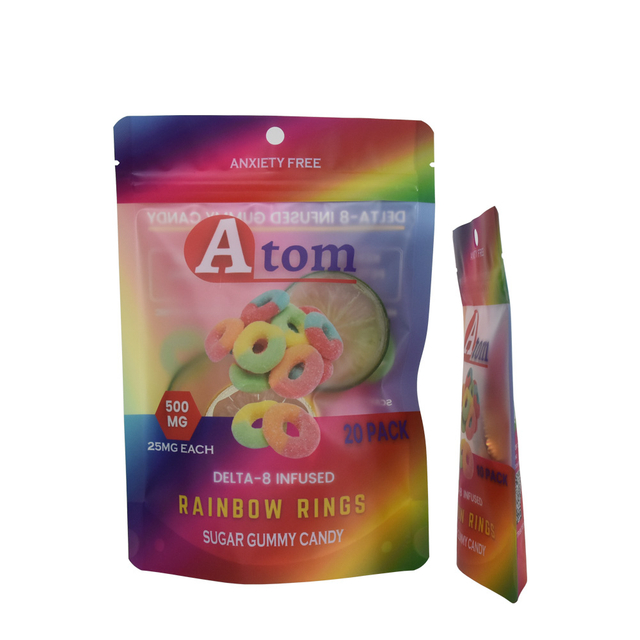 Fini givré tenez le sac d'emballage de sucrerie avec le matériel recyclable