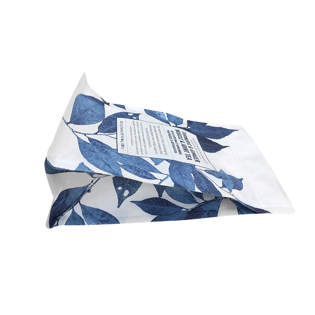 Sachets de thé vert bio compostables au curcuma et au gingembre à fond plat
